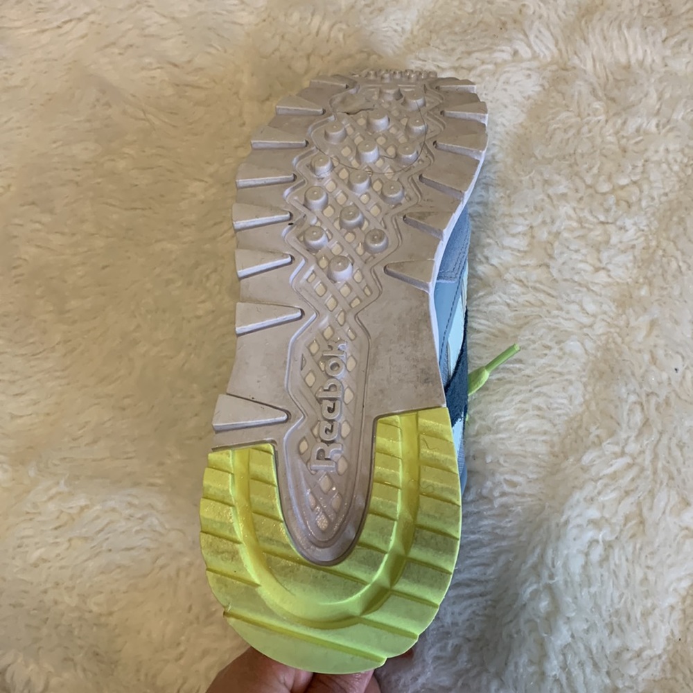 Reebok Classic Sneakers in Blue and Neon Yellow - Picture 4 of 5